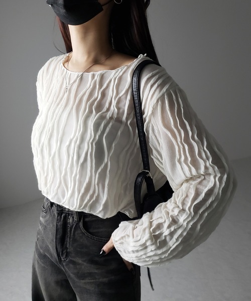 me+em select(ミームセレクト)の「【 2color 】クリンクルショートシアーカットソートップス(Tシャツ/カットソー・レディース・アイボリー/ブラック・FREE)」の3枚目の写真