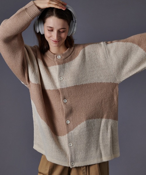 ONCILY(オンシェリー)の「WAVE PATTERN KNIT CARDIGAN/ ウェーブニットカーディガン(カーディガン/ボレロ・メンズ・ブルー/ベージュ・LARGE/MEDIUM)」の1枚目の写真