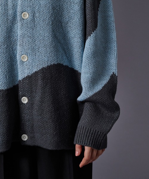 ONCILY(オンシェリー)の「WAVE PATTERN KNIT CARDIGAN/ ウェーブニットカーディガン(カーディガン/ボレロ・メンズ・ブルー/ベージュ・LARGE/MEDIUM)」の3枚目の写真