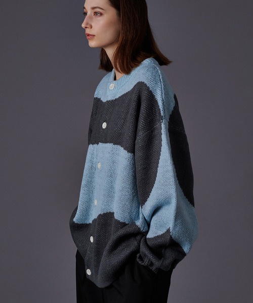 ONCILY(オンシェリー)の「WAVE PATTERN KNIT CARDIGAN/ ウェーブニットカーディガン(カーディガン/ボレロ・メンズ・ブルー/ベージュ・LARGE/MEDIUM)」の10枚目の写真