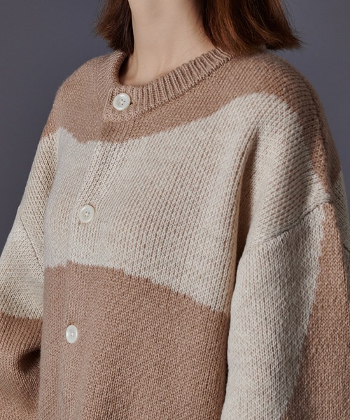 ONCILY(オンシェリー)の「WAVE PATTERN KNIT CARDIGAN/ ウェーブニットカーディガン(カーディガン/ボレロ・メンズ・ブルー/ベージュ・LARGE/MEDIUM)」の15枚目の写真