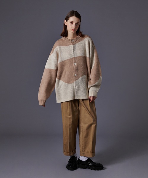 ONCILY(オンシェリー)の「WAVE PATTERN KNIT CARDIGAN/ ウェーブニットカーディガン(カーディガン/ボレロ・メンズ・ブルー/ベージュ・LARGE/MEDIUM)」の19枚目の写真