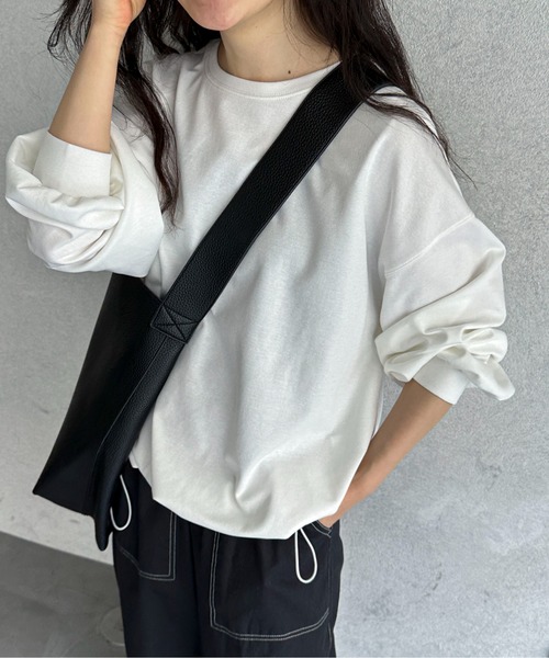 feepur(フェピュール)の「裾スピンドルオーバーロンT(Tシャツ/カットソー・レディース・オフホワイト/オートミール/ブラック・MEDIUM)」の3枚目の写真