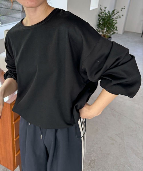 feepur(フェピュール)の「裾スピンドルオーバーロンT(Tシャツ/カットソー・レディース・オフホワイト/オートミール/ブラック・MEDIUM)」の1枚目の写真