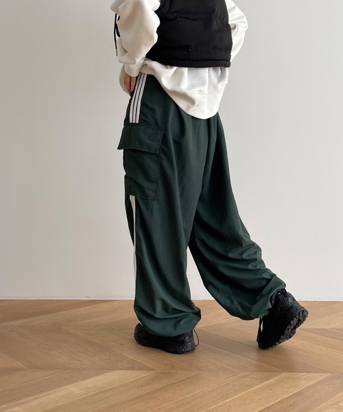 美品 キャナルジーン El mar ナイロンラインカーゴパンツ ワイド ゆったり CANAL JEAN（キャナルジーン）の「El mar ナイロンラインカーゴ