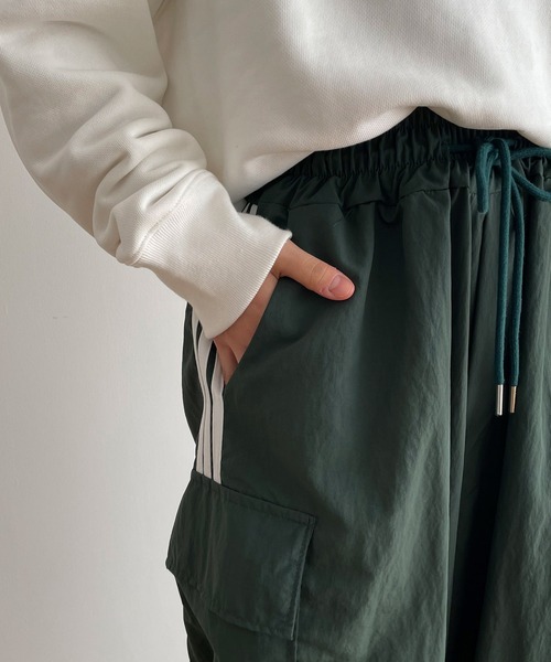 美品 キャナルジーン El mar ナイロンラインカーゴパンツ ワイド ゆったり CANAL JEAN（キャナルジーン）の「El mar ナイロンラインカーゴ