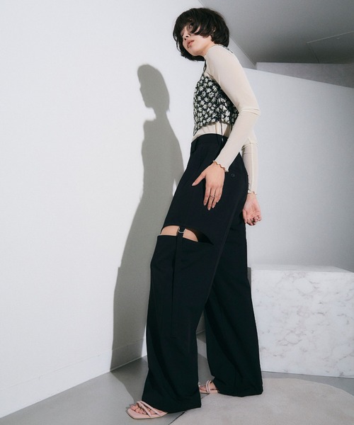 ELLEgirl（エルガール）の「サイドカットデザインワイドパンツ