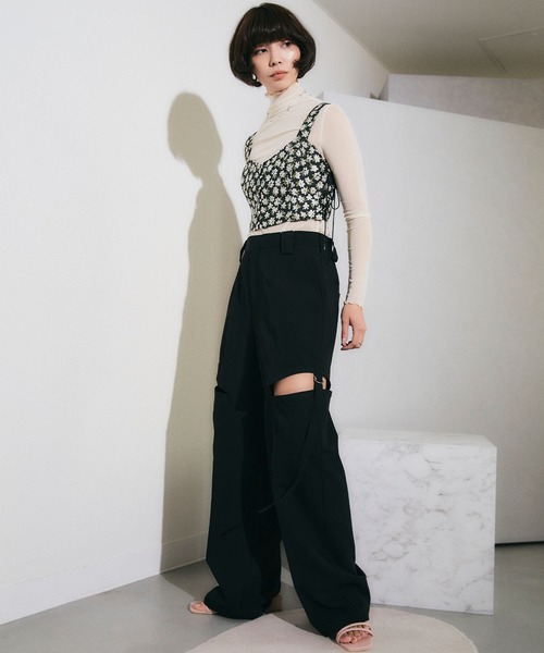 ELLEgirl（エルガール）の「サイドカットデザインワイドパンツ【ELLEgirl/エル ガール】（スラックス・レディース・チャコールグレー/ブラック・S/M）」の4枚目の写真