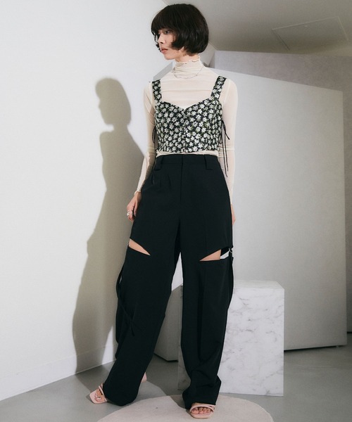 ELLEgirl（エルガール）の「サイドカットデザインワイドパンツ【ELLEgirl/エル ガール】（スラックス・レディース・チャコールグレー/ブラック・S/M）」の3枚目の写真