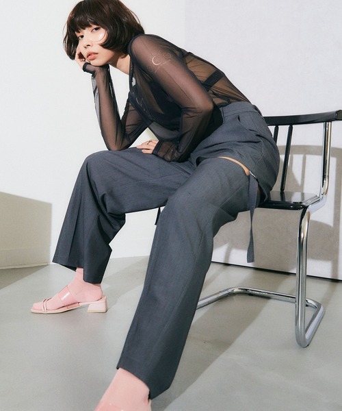 ELLEgirl（エルガール）の「サイドカットデザインワイドパンツ【ELLEgirl/エル ガール】（スラックス・レディース・チャコールグレー/ブラック・S/M）」の13枚目の写真