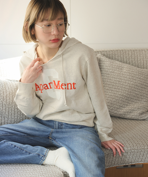 SLOBE citron.(スローブシトロン)の「SLOBE citron. apartment ロゴパーカー(パーカー・レディース・オートミール/ネイビー・FREE)」の2枚目の写真