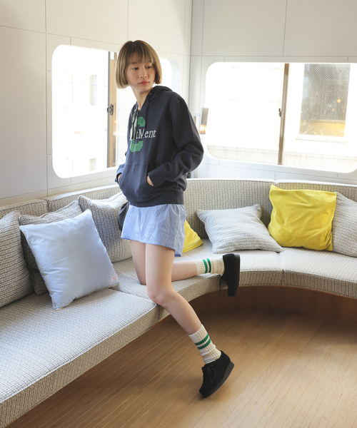 SLOBE citron.(スローブシトロン)の「SLOBE citron. apartment ロゴパーカー(パーカー・レディース・オートミール/ネイビー・FREE)」の7枚目の写真