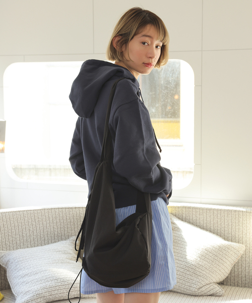 SLOBE citron.(スローブシトロン)の「SLOBE citron. apartment ロゴパーカー(パーカー・レディース・オートミール/ネイビー・FREE)」の11枚目の写真