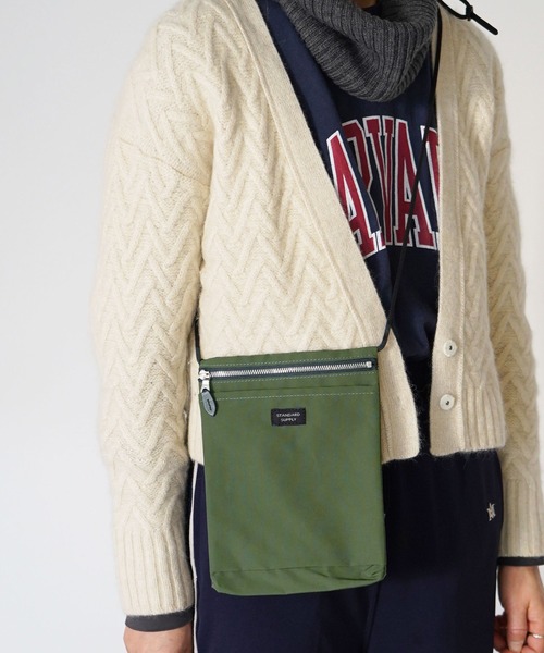 STANDARD SUPPLY(スタンダードサプライ)の「スタンダードサプライ / SIMPLICITY シンプリシティ / SLING PURSE L スリングパースエル(ショルダーバッグ・レディース・グリーン/ダークパープル/ブラック/ブルー/チャコールグレー/グレー/サンドベージュ/マスタード/モカ/レッド/ダークネイビー/ケリーグリーン/アイボリー・FREE)」の7枚目の写真