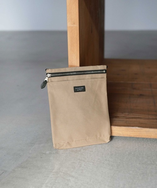STANDARD SUPPLY(スタンダードサプライ)の「スタンダードサプライ / SIMPLICITY シンプリシティ / SLING PURSE L スリングパースエル(ショルダーバッグ・レディース・グリーン/ダークパープル/ブラック/ブルー/チャコールグレー/グレー/サンドベージュ/マスタード/モカ/レッド/ダークネイビー/ケリーグリーン/アイボリー・FREE)」の6枚目の写真