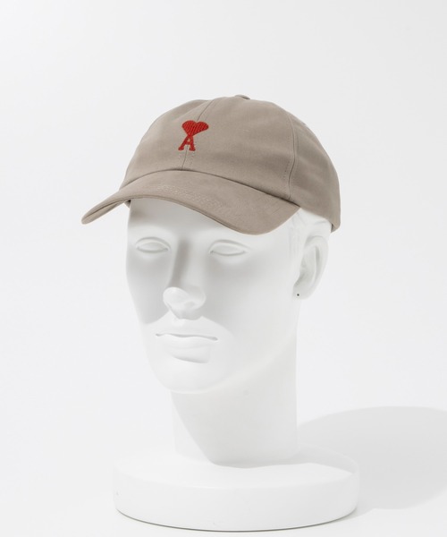 AMI Alexandre Mattiussi（アミアレクサンドルマテュッシ）の「AMI PARIS RED ADC AMI DE COEUR EMBROIDERY CAP アミ パリス  エンブロイダリー キャップ（キャップ・レディース・グレイッシュベージュ/ブルー・FREE）」の6枚目の写真