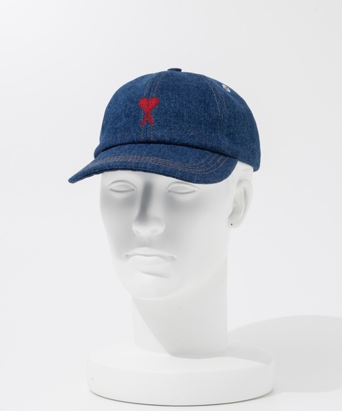 AMI Alexandre Mattiussi（アミアレクサンドルマテュッシ）の「AMI PARIS RED ADC AMI DE COEUR EMBROIDERY CAP アミ パリス  エンブロイダリー キャップ（キャップ・レディース・グレイッシュベージュ/ブルー・FREE）」の4枚目の写真