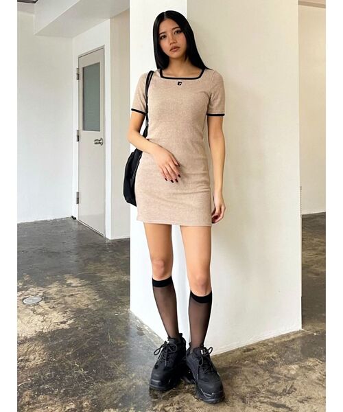 EMODA（エモダ）の「スクエアカットリブワンピース（ワンピース・レディース・ブラック/グレー/ベージュ・FREE）」の17枚目の写真