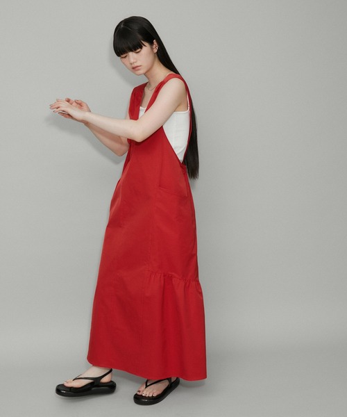 ADAM ET ROPE'（アダムエロペ）の「【WEB限定】Vネックギャザーワンピース（ジャンパースカート・レディース・ブラック/レッド/チャコールグレー・FREE）」の16枚目の写真