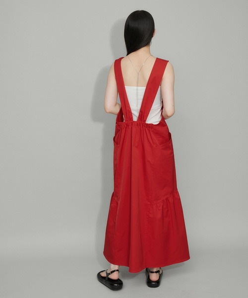 ADAM ET ROPE'（アダムエロペ）の「【WEB限定】Vネックギャザーワンピース（ジャンパースカート・レディース・ブラック/レッド/チャコールグレー・FREE）」の17枚目の写真