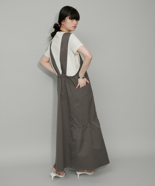 ADAM ET ROPE'（アダムエロペ）の「【WEB限定】Vネックギャザーワンピース（ジャンパースカート・レディース・ブラック/レッド/チャコールグレー・FREE）」の19枚目の写真