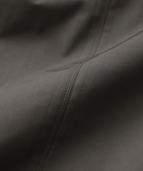 ADAM ET ROPE'（アダムエロペ）の「【WEB限定】Vネックギャザーワンピース（ジャンパースカート・レディース・ブラック/レッド/チャコールグレー・FREE）」の9枚目の写真