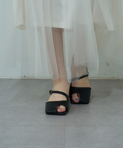 COLONY 2139(コロニートゥーワンスリーナイン)の「サムホールサンダル(サンダル・レディース・ブラック/パープル/ホワイト・MEDIUM/LARGE)」の19枚目の写真
