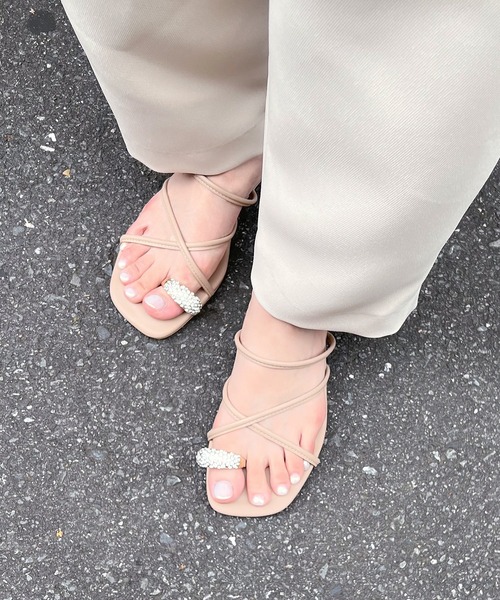 Dhyana.（ディアナドット）の「【Dhyana.】ビジュートングサンダル（サンダル・レディース・ベージュ/ブラック・22.5cm/23.5cm/24.5cm）」の2枚目の写真