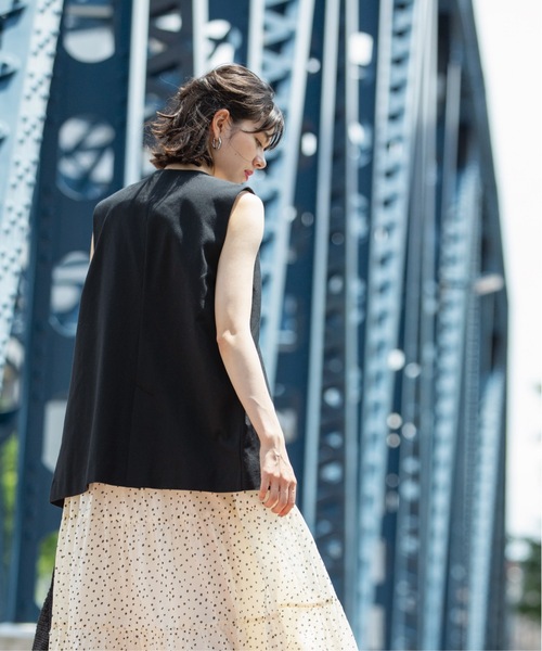 OPAQUE.CLIP（オペークドットクリップ）の「◆ノーカラーVネックジレ【洗濯機洗い可】（ベスト・レディース・ブラック/ライトベージュ・40/38/42）」の13枚目の写真