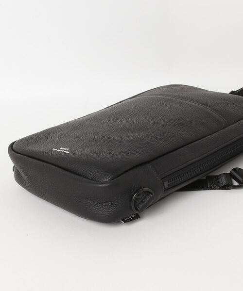 waku(ワク)の「WK-0083 waku 『KURO Series』縦型ボディBAG L(ボディバッグ/ウエストポーチ・メンズ・ブラック・FREE)」の3枚目の写真