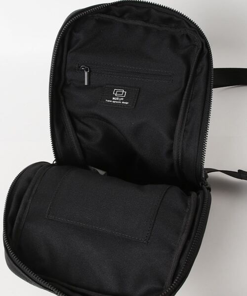 waku(ワク)の「WK-0083 waku 『KURO Series』縦型ボディBAG L(ボディバッグ/ウエストポーチ・メンズ・ブラック・FREE)」の4枚目の写真