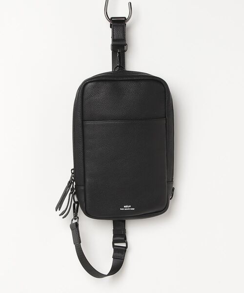 waku(ワク)の「WK-0083 waku 『KURO Series』縦型ボディBAG L(ボディバッグ/ウエストポーチ・メンズ・ブラック・FREE)」の8枚目の写真