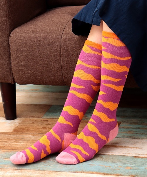 チチカカ(チチカカ)の「カラフルアニマル着圧ソックス 23-25cm(ソックス/靴下・レディース・ピンク/イエロー・FREE)」の2枚目の写真