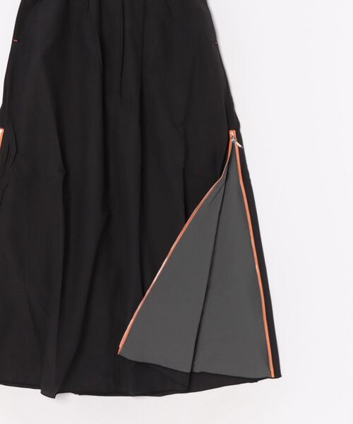Q（キュー）の「シアーサイドバイカラーフレアスカート（スカート・レディース・ブラック/ベージュ・MEDIUM）」の6枚目の写真
