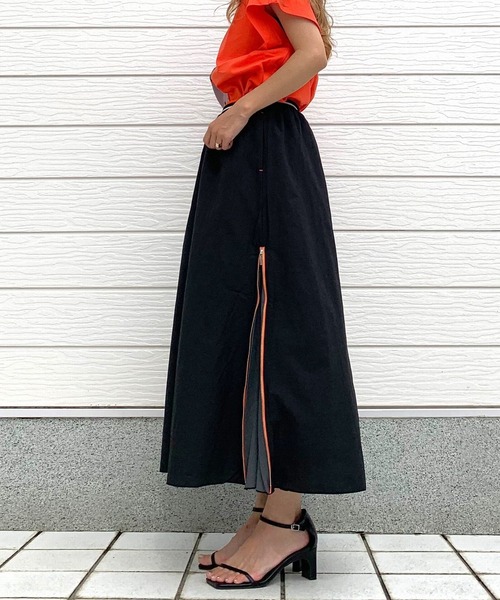 Q（キュー）の「シアーサイドバイカラーフレアスカート（スカート・レディース・ブラック/ベージュ・MEDIUM）」の9枚目の写真