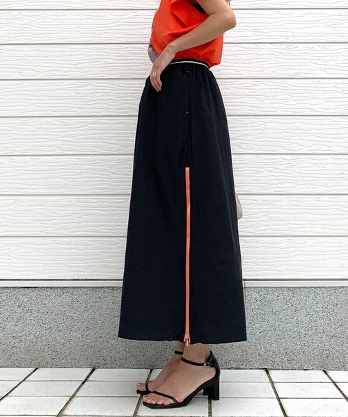 Q（キュー）の「シアーサイドバイカラーフレアスカート（スカート・レディース・ブラック/ベージュ・MEDIUM）」の10枚目の写真