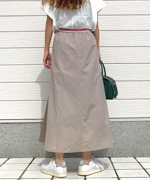 Q（キュー）の「シアーサイドバイカラーフレアスカート（スカート・レディース・ブラック/ベージュ・MEDIUM）」の16枚目の写真