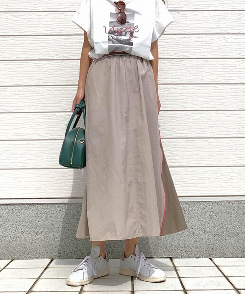 Q（キュー）の「シアーサイドバイカラーフレアスカート（スカート・レディース・ブラック/ベージュ・MEDIUM）」の14枚目の写真