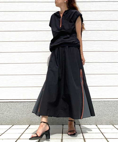 Q（キュー）の「シアーサイドバイカラーフレアスカート（スカート・レディース・ブラック/ベージュ・MEDIUM）」の17枚目の写真