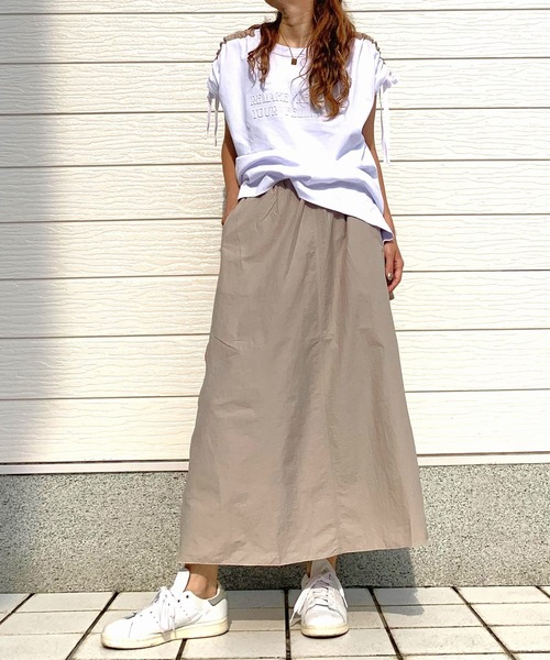 Q（キュー）の「シアーサイドバイカラーフレアスカート（スカート・レディース・ブラック/ベージュ・MEDIUM）」の19枚目の写真