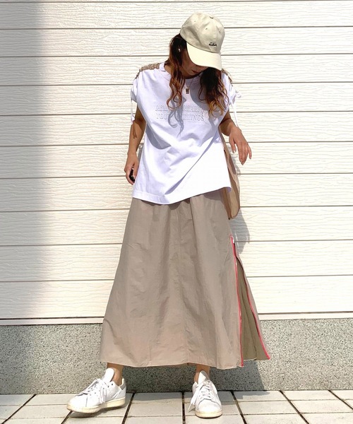 Q（キュー）の「シアーサイドバイカラーフレアスカート（スカート・レディース・ブラック/ベージュ・MEDIUM）」の20枚目の写真