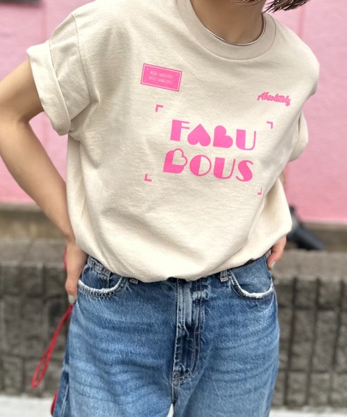 mi via loca(ミヴィアロカ)の「GILDAN FABULOUSハートロゴ半袖Tシャツ 【PT NO. MVL046 ※2A】(Tシャツ/カットソー・レディース・オフホワイト/ピンク/ベージュ/ナチュラル・MEDIUM/LARGE)」の2枚目の写真