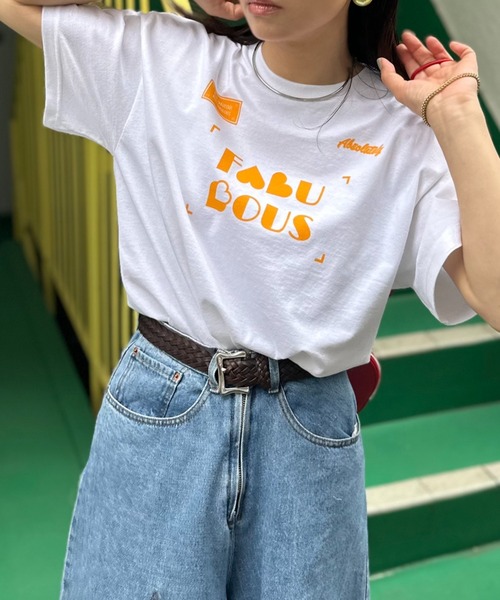 mi via loca(ミヴィアロカ)の「GILDAN FABULOUSハートロゴ半袖Tシャツ 【PT NO. MVL046 ※2A】(Tシャツ/カットソー・レディース・オフホワイト/ピンク/ベージュ/ナチュラル・MEDIUM/LARGE)」の1枚目の写真