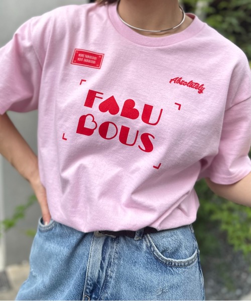 mi via loca(ミヴィアロカ)の「GILDAN FABULOUSハートロゴ半袖Tシャツ 【PT NO. MVL046 ※2A】(Tシャツ/カットソー・レディース・オフホワイト/ピンク/ベージュ/ナチュラル・MEDIUM/LARGE)」の4枚目の写真