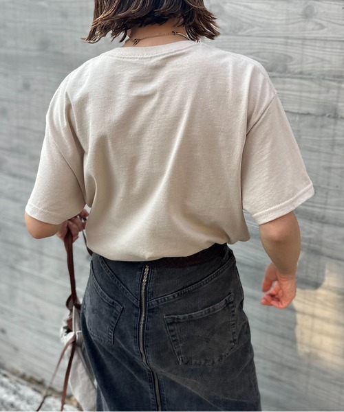 mi via loca(ミヴィアロカ)の「GILDAN FABULOUSハートロゴ半袖Tシャツ 【PT NO. MVL046 ※2A】(Tシャツ/カットソー・レディース・オフホワイト/ピンク/ベージュ/ナチュラル・MEDIUM/LARGE)」の8枚目の写真