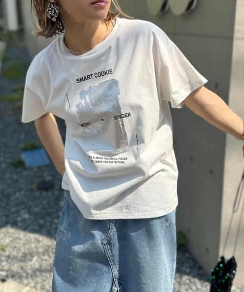 mi via loca（ミヴィアロカ）の「グランジ箔ロゴプリントTシャツ（Tシャツ/カットソー・レディース・ホワイト系その他/スミクロ/オフホワイト・FREE）」の2枚目の写真