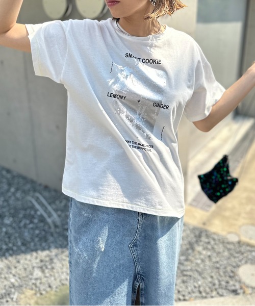 mi via loca（ミヴィアロカ）の「グランジ箔ロゴプリントTシャツ（Tシャツ/カットソー・レディース・ホワイト系その他/スミクロ/オフホワイト・FREE）」の4枚目の写真