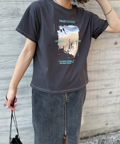 mi via loca（ミヴィアロカ）の「グランジ箔ロゴプリントTシャツ（Tシャツ/カットソー・レディース・ホワイト系その他/スミクロ/オフホワイト・FREE）」の6枚目の写真