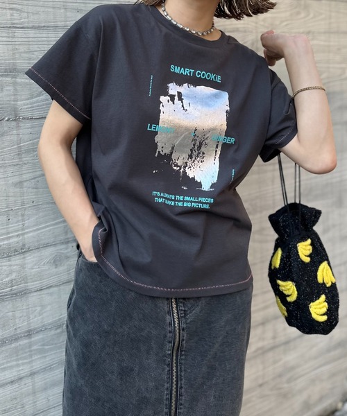 mi via loca（ミヴィアロカ）の「グランジ箔ロゴプリントTシャツ（Tシャツ/カットソー・レディース・ホワイト系その他/スミクロ/オフホワイト・FREE）」の9枚目の写真