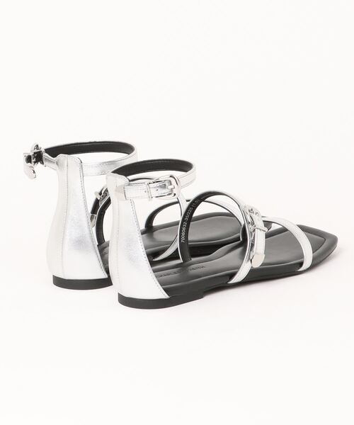 【セール】スクエアトゥ バックルトリプルストラップサンダル（サンダル）｜CHARLES & KEITH（チャールズ & キース）